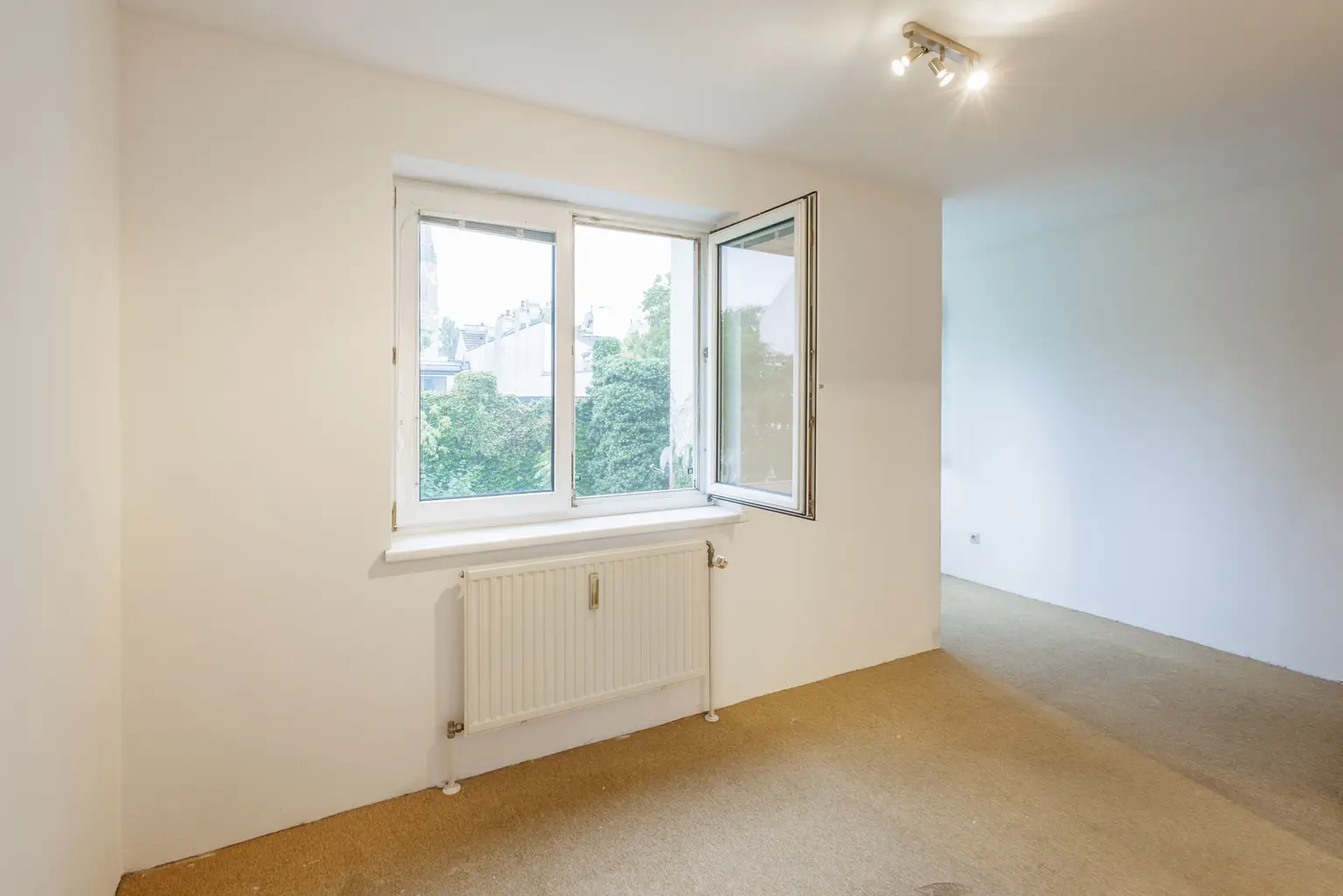 Ruhige 2-Zimmer-Wohnung mit Gartenblick und Garagenplatz