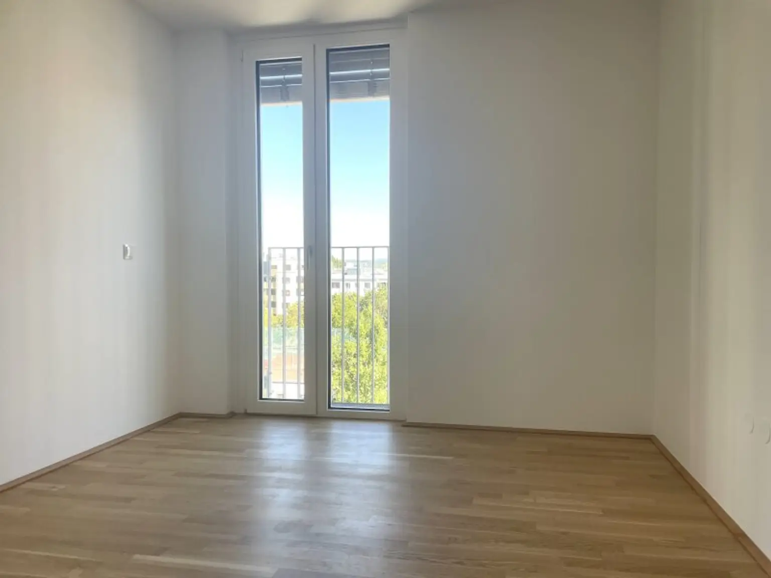 Wunderbare 2-Zimmer Wohnung in ruhiger Lage mit Blick über die Skyline! Ab 01.11