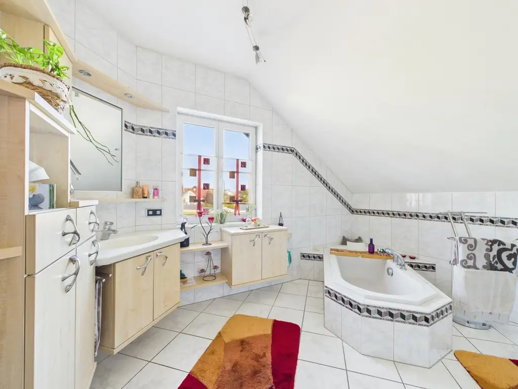NIEDERNEUKIRCHEN: Sehr gepflegtes und perfekt aufgeteiltes EINFAMILIENHAUS mit ca.151 m² Wohnfläche, Grundstück ca. 796 m²