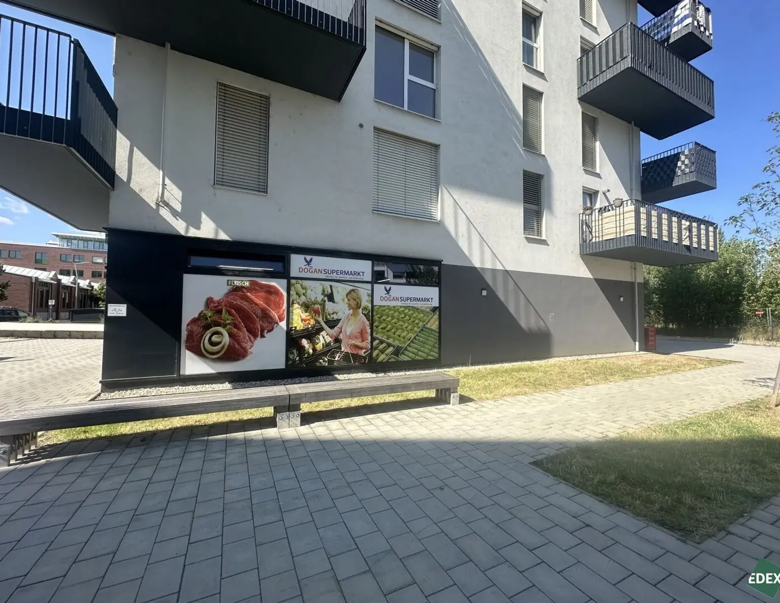 Moderne Gewerbefläche mit hoher Sichtbarkeit und flexibler Nutzung
