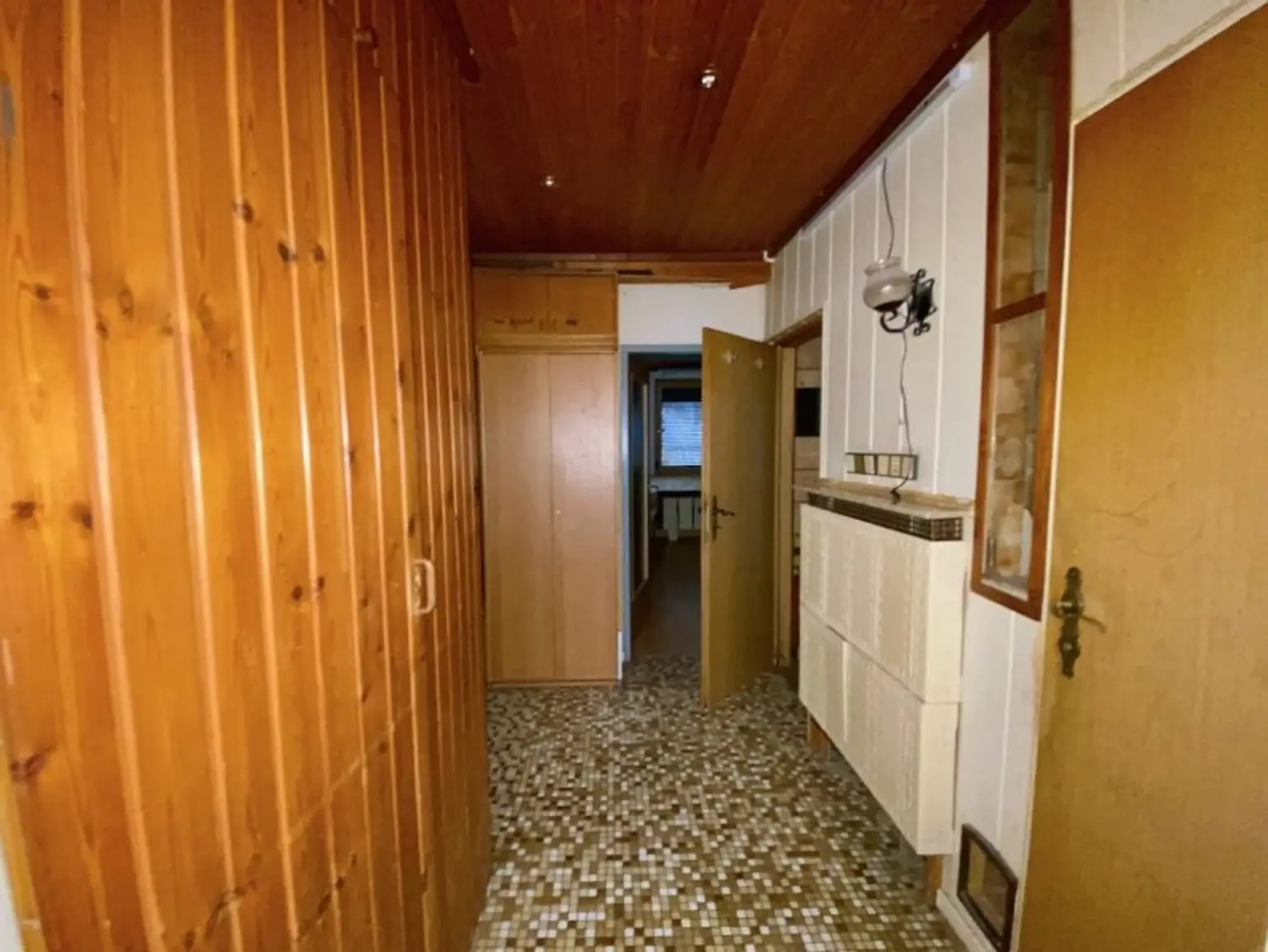 4 ZIMMER-Wohnung zu SANIEREN mit HOFSEITIGER LOGGIA