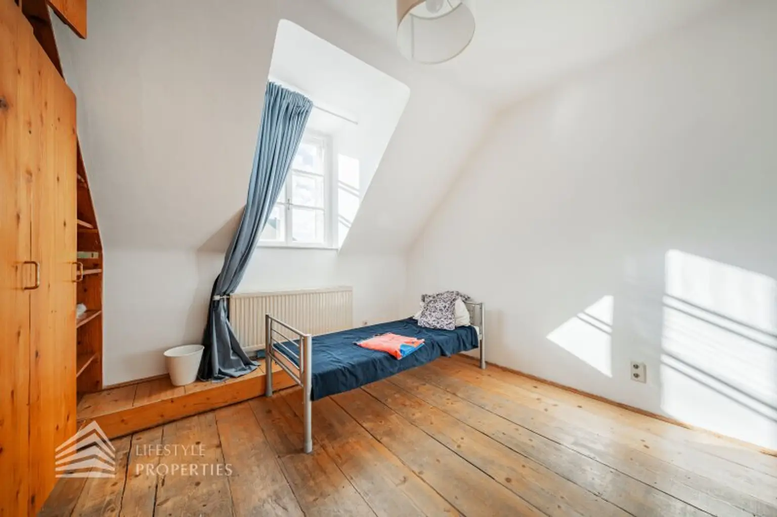 Exklusives Baugrundstück in einzigartiger Lage mit Einreichplanung!