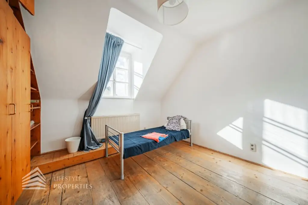 Exklusives Baugrundstück in einzigartiger Lage mit Einreichplanung!