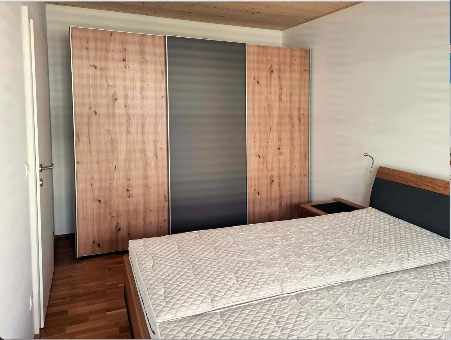 Stylisch wohnen in der Nähe von Don Bosco – 2 Zimmer & XL-Balkon