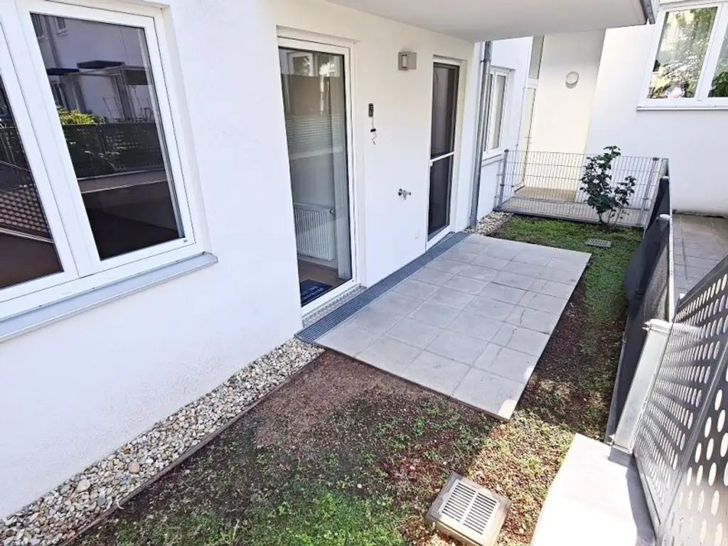EIGENGARTEN, LORYSTRASSE, 75 m2 Neubau mit 23 m2 Garten, 2 Zimmer, Wohnküche, Wannenbad, Parketten, 1. Liftstock