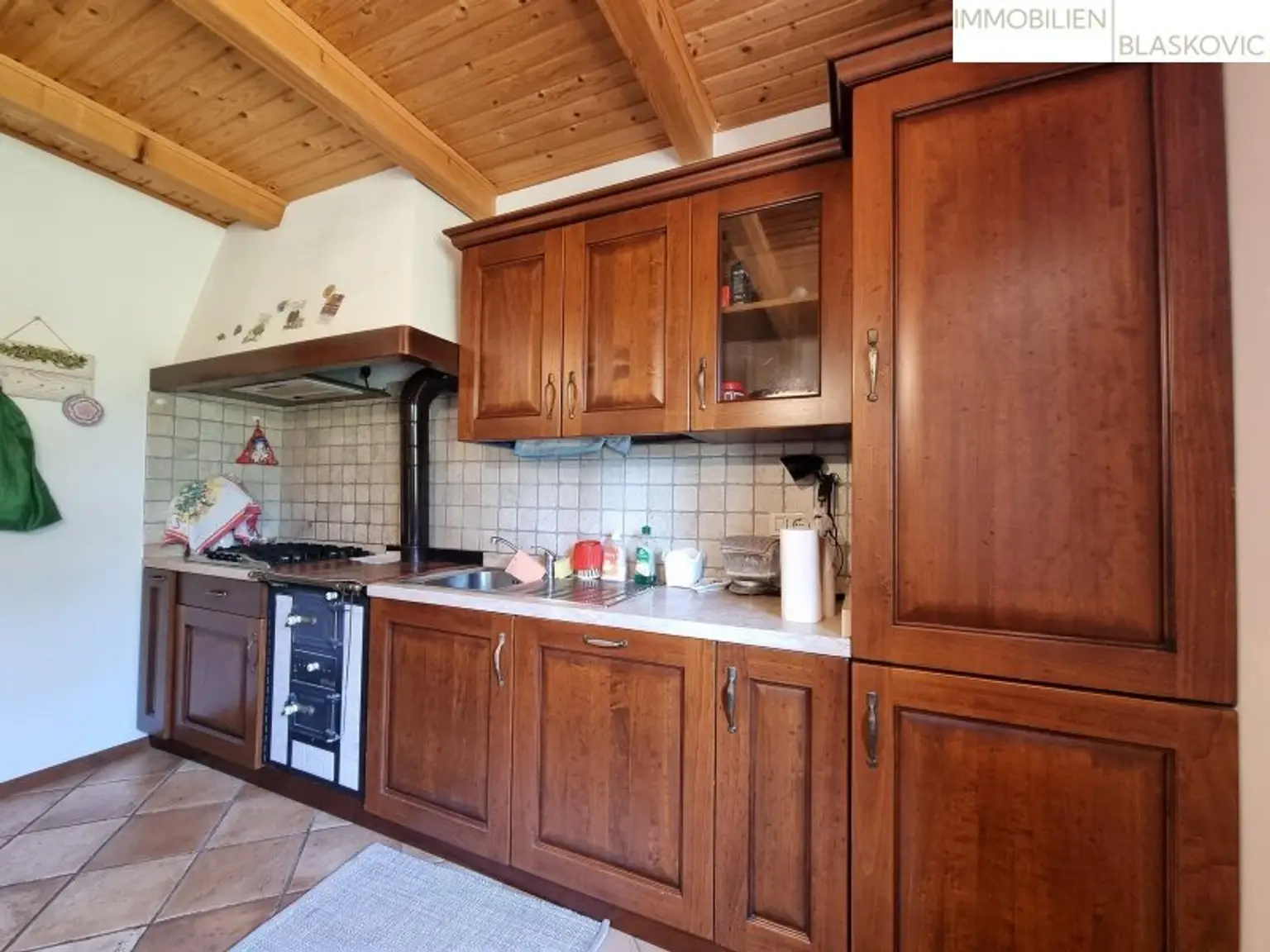 Rarität - Steinhaus auf einem Grundstück mit 17.700 m2 - teilweise touristische Zone!!