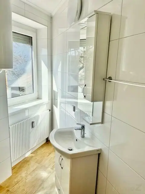 Fenster und Waschmaschinen-Anschluss