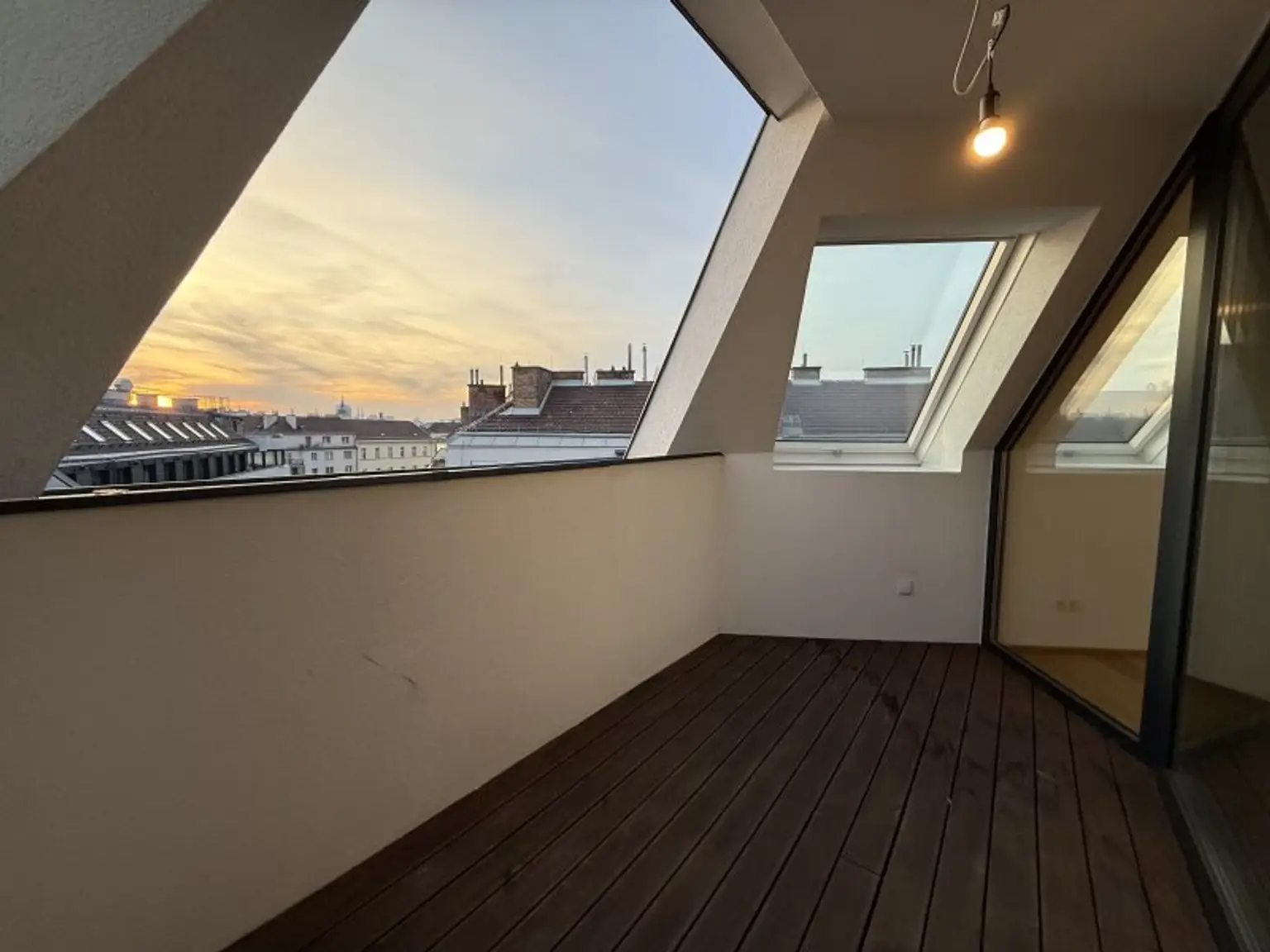 Traumhafte DG-Wohnung in 1020 Wien: 4 Zimmer, vollsaniert, Loggia & Luxusausstattung!