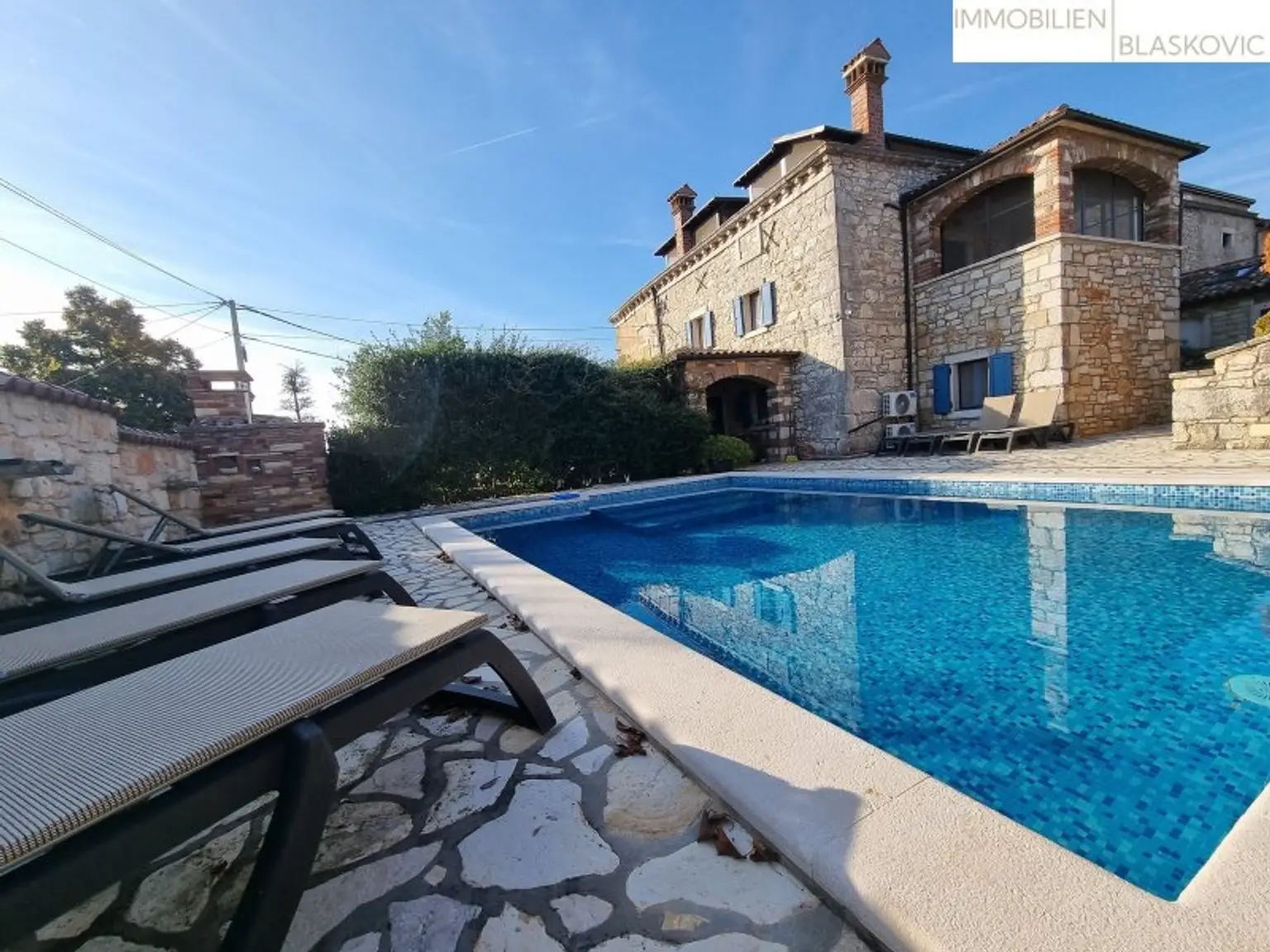 Porec Umgebung - Attraktives Steinhaus mit 2 Appartements und Pool/Wellness
