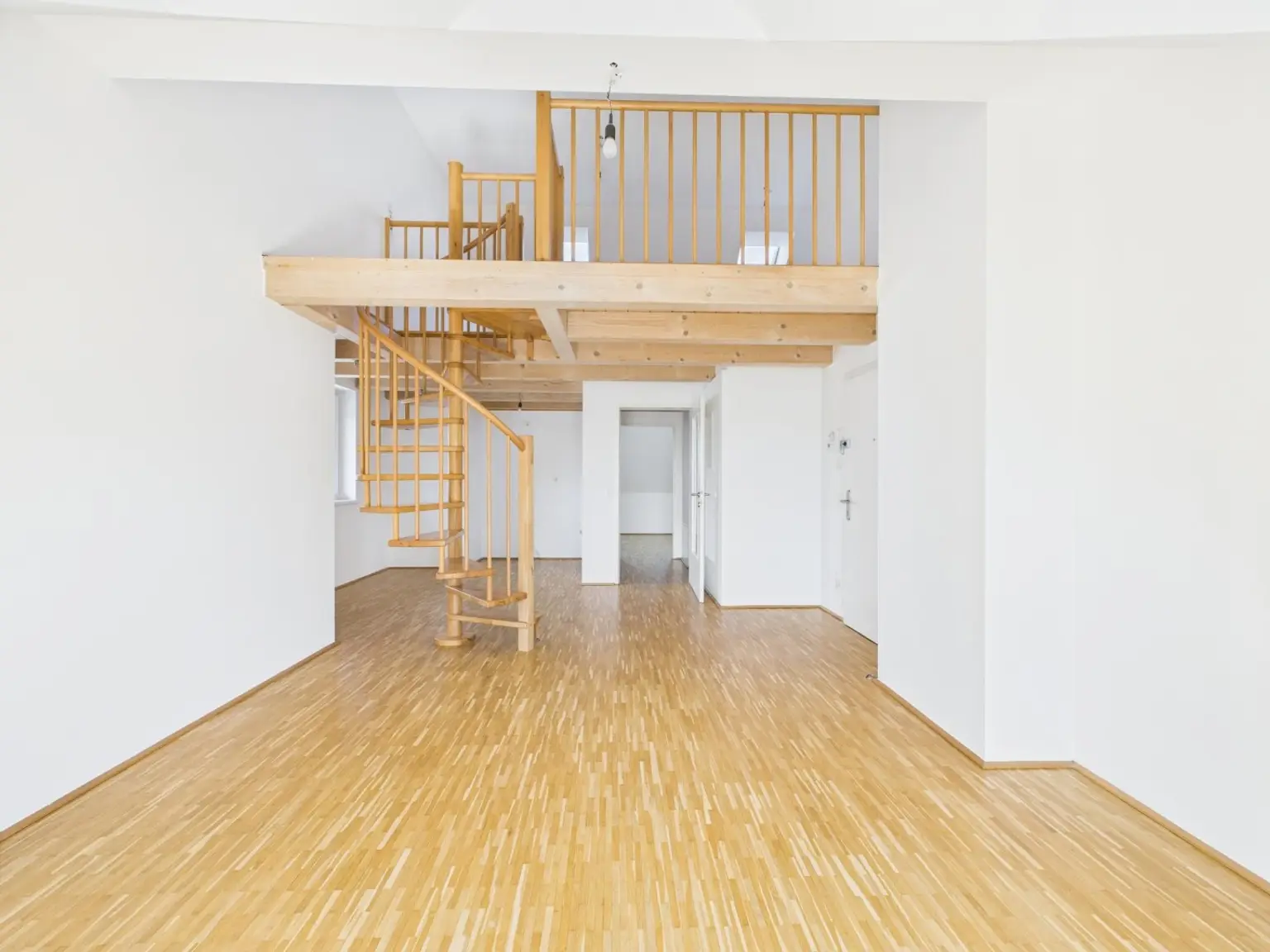 LINZ (Schörgenhubstraße): DACHGESCHOSS-WOHNUNG mit EMPORE ca. 76,5 m² Wohnfläche + BALKON ca. 4,9 m²