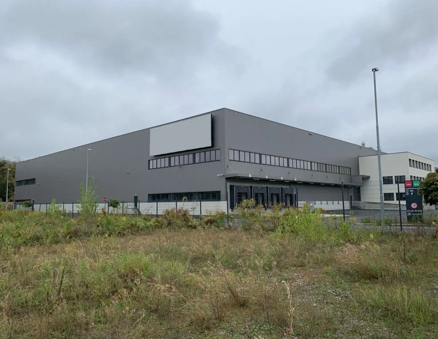 Log Center - Neuwertige Lager-, Produktions- und Büroflächen zur Miete, südlich von Graz