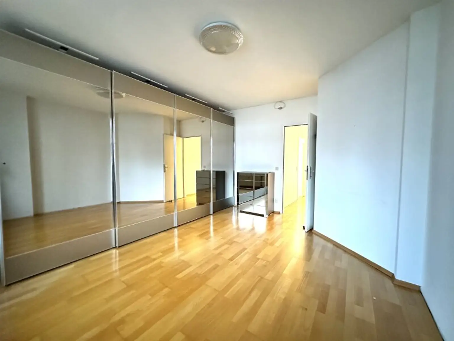 NEUBAU-WOHNUNG MIT LOGGIA IN SEHR GUTER LAGE