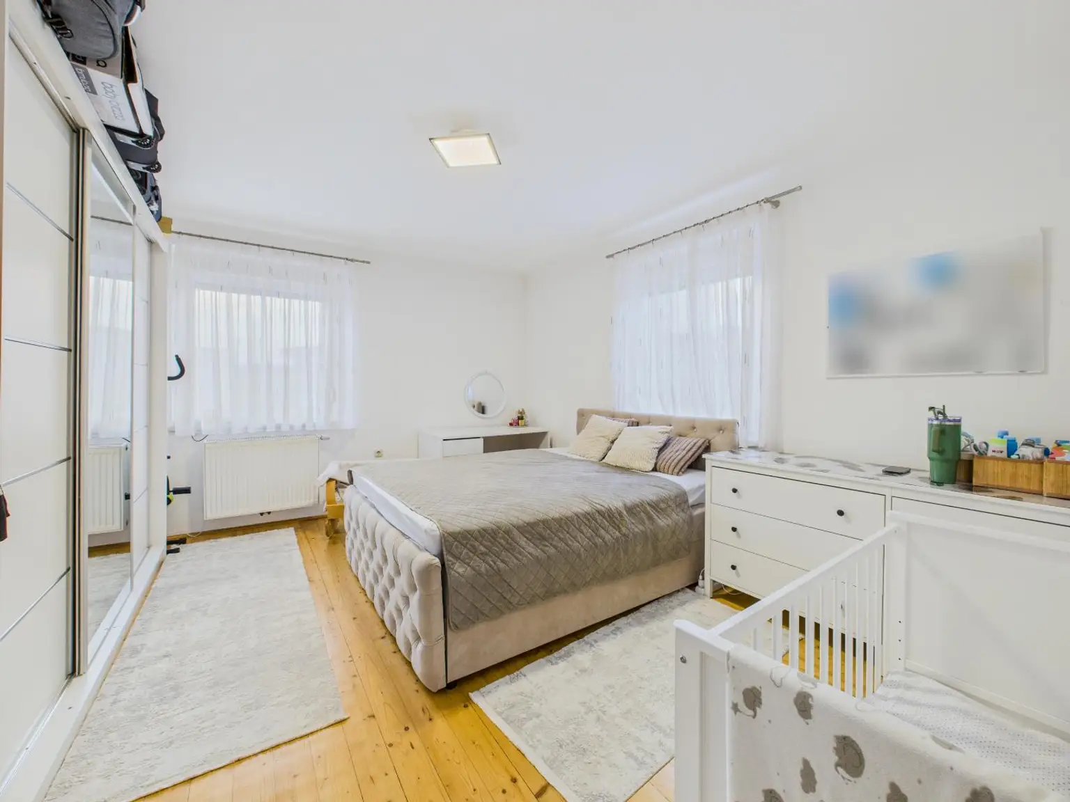 Schlafzimmer 1