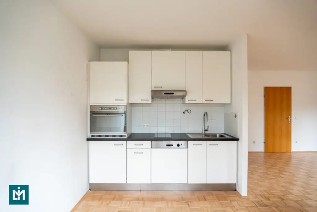 SCHÖNE 2 - ZIMMER WOHNUNG / NÄHE KRANKENHAUS GÖTTLICHER HEILAND
