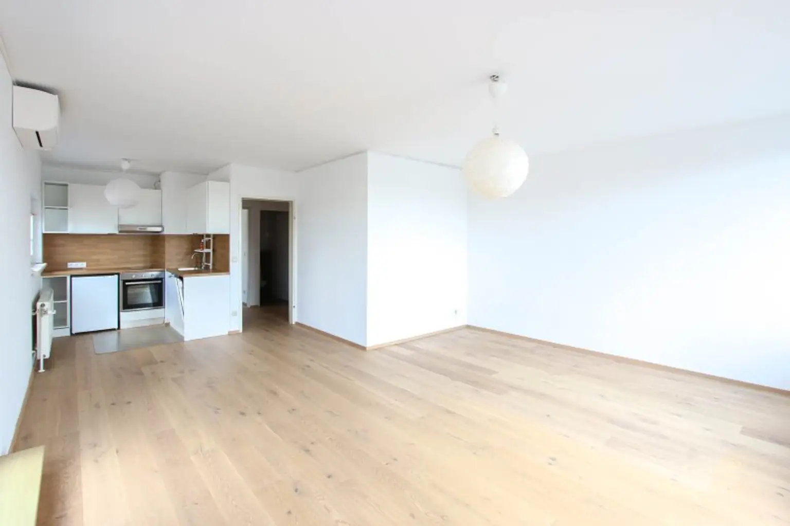 Wohnbereich / offene Küche