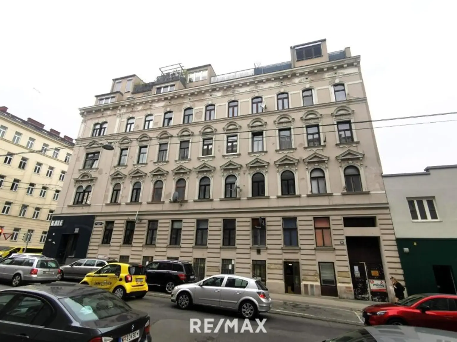 1 Zimmer Wohnungen, 2 Stück im gleichen Haus und Stock, zum sanieren.