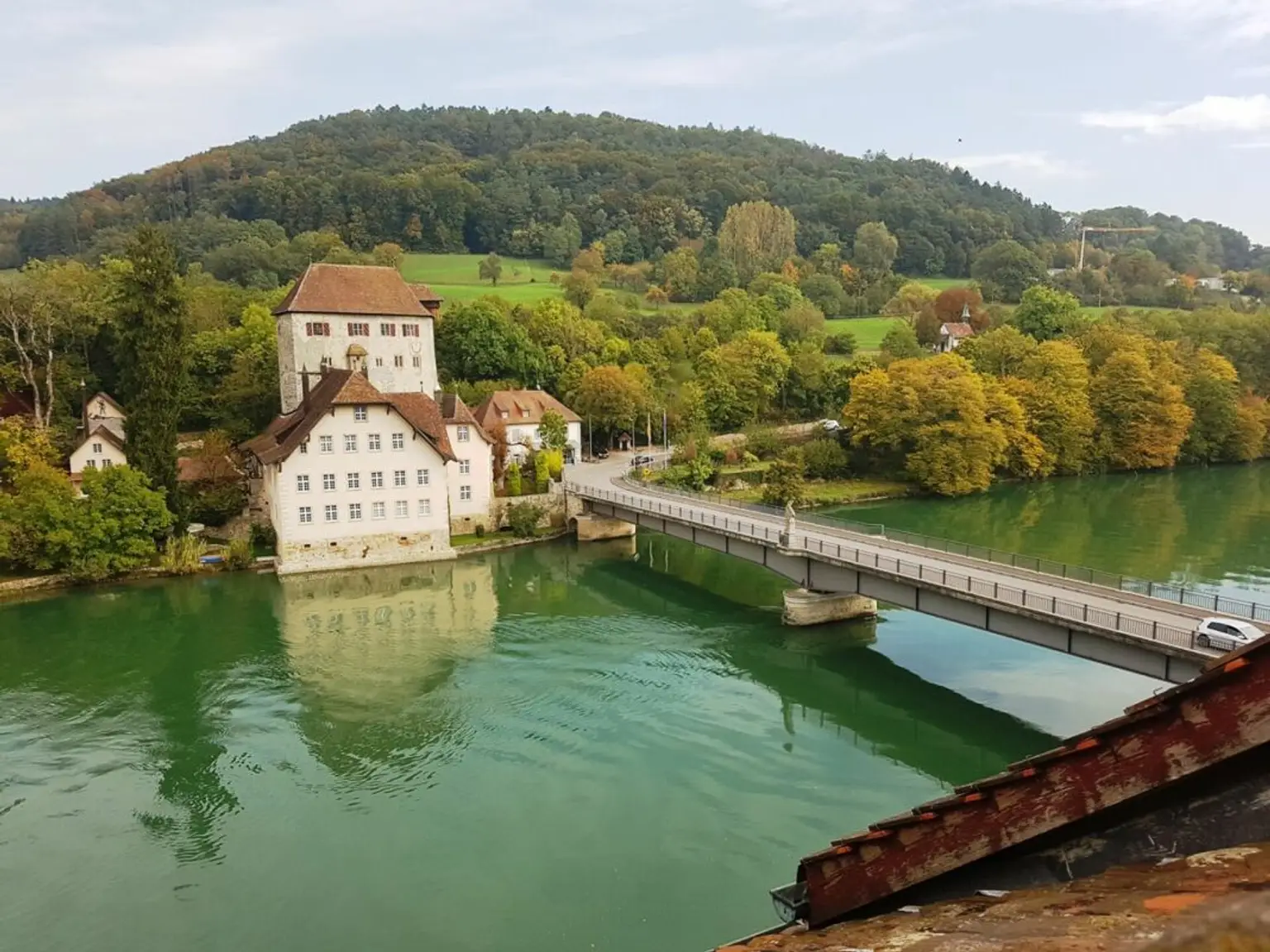Top Lage, direkt am Rhein und Grenze zu Deutschland, top Aussicht!