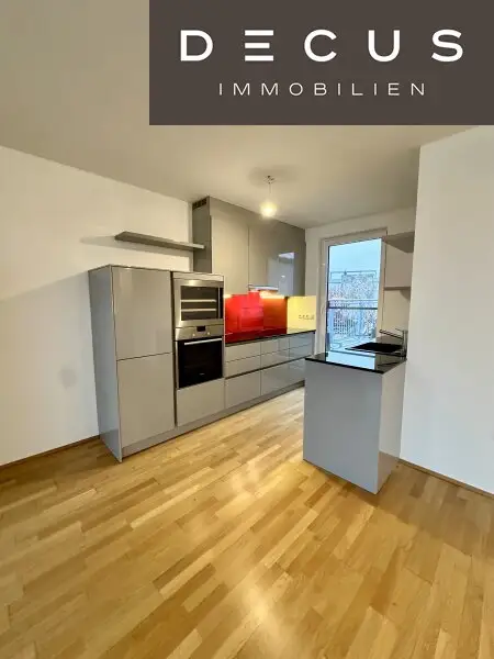 SONNENUNTERGANG UND URLAUBSGEFÜHL MITTEN IN DER STADT