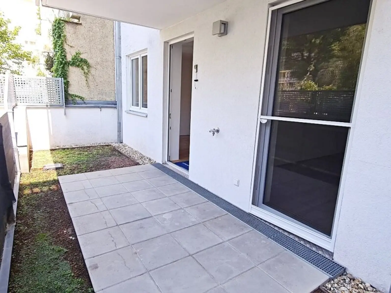 EIGENGARTEN, LORYSTRASSE, 75 m2 Neubau mit 23 m2 Garten, 2 Zimmer, Wohnküche, Wannenbad, Parketten, 1. Liftstock
