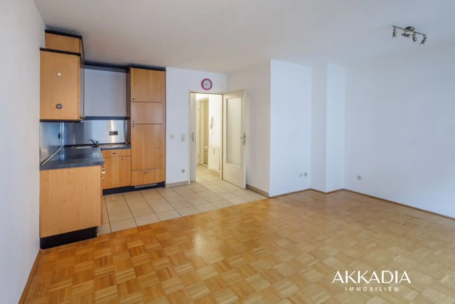 Ruhige 2-Zimmer-Wohnung mit Gartenblick und Garagenplatz