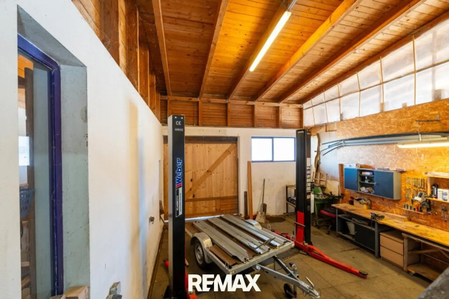 Garage mit Hebebühne