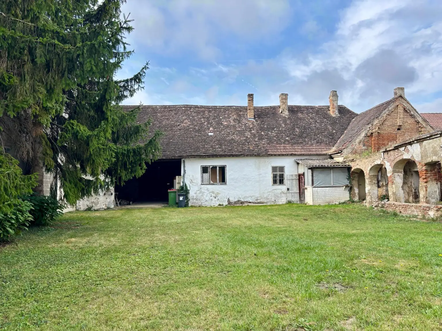 Schönes Grundstück mit Haus im Kurort Bad Pirawarth!