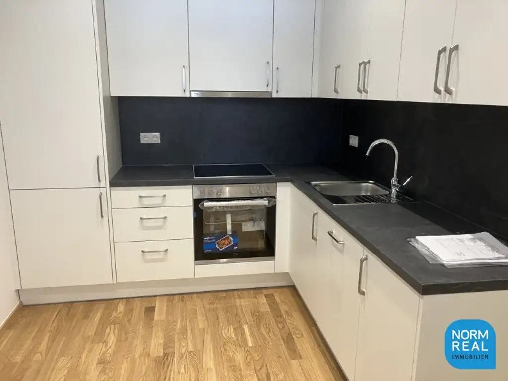 Elegante 4 Zimmer Erker Altbauwohnung