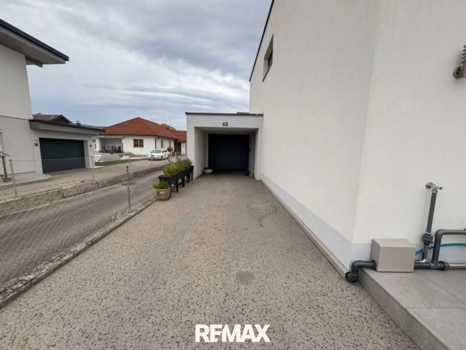 Hauszufahrt Einheit Links