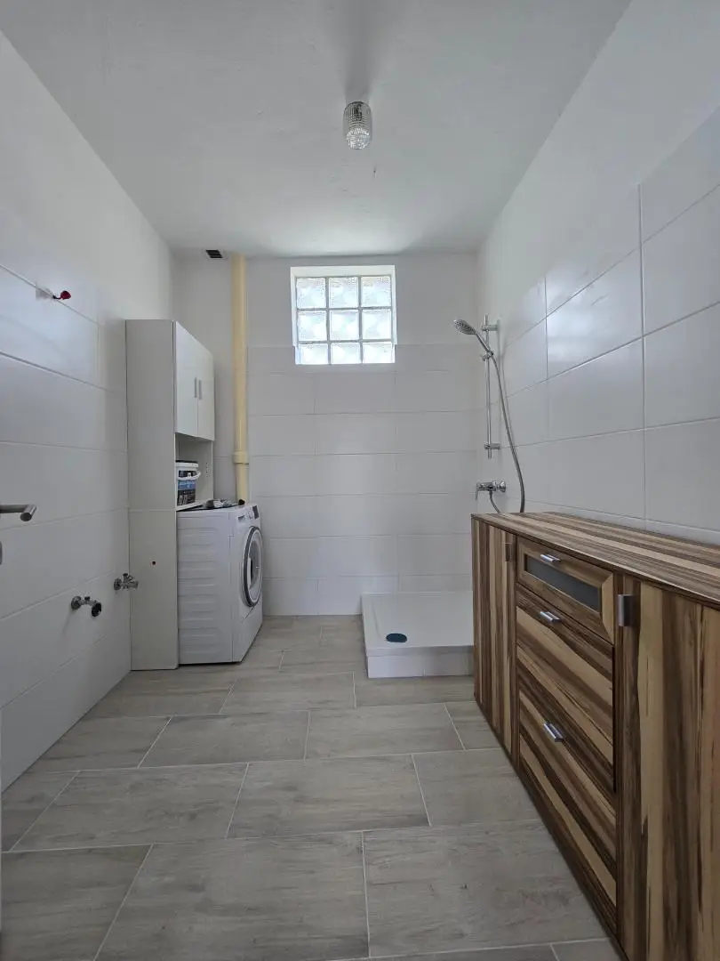 OG: neues Bad (wird gerade fertiggestellt)