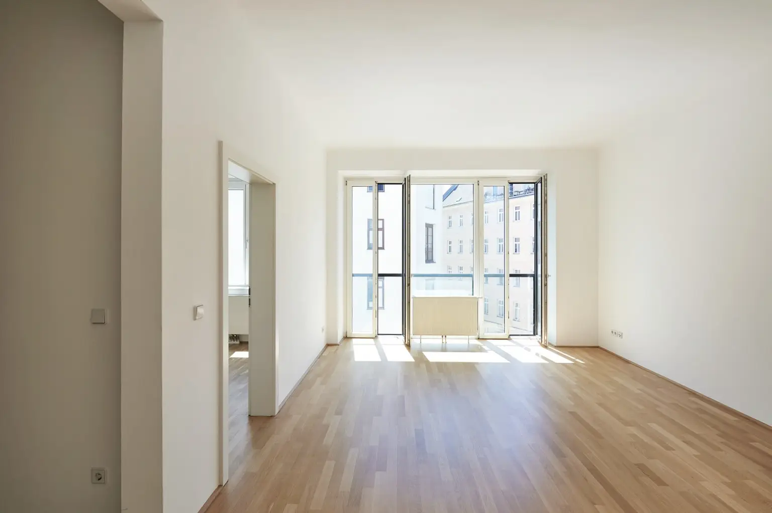 Wohnen im sanierten Altbau - top geschnittene 2-Zimmer-Wohnung!