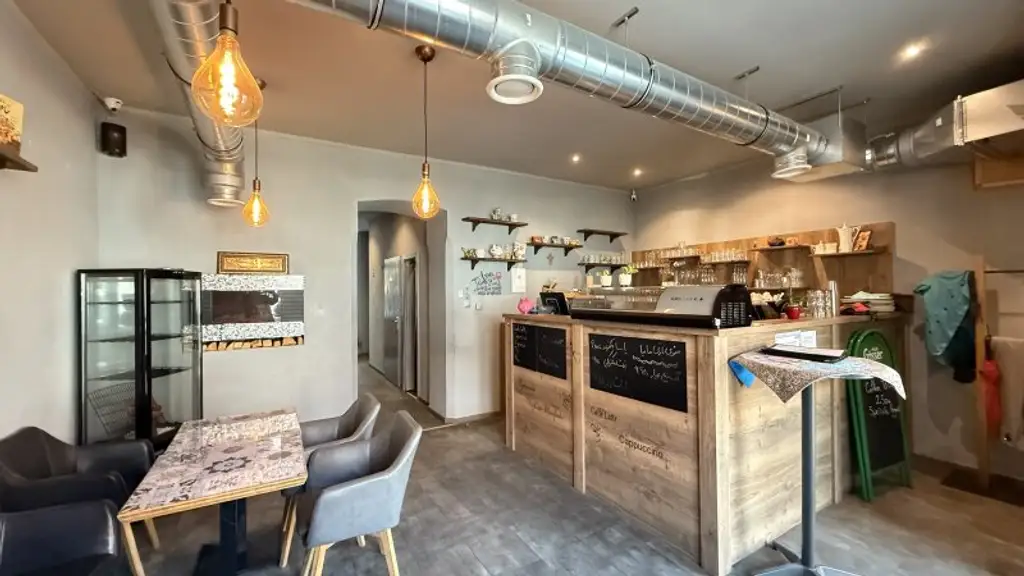 Gastronomielokal zur Miete: Bar, Kaffe, Imbiss, Konditorei mit hofseitigem Gastgarten und Betriebsanlagengenehmigung bis 02:00!