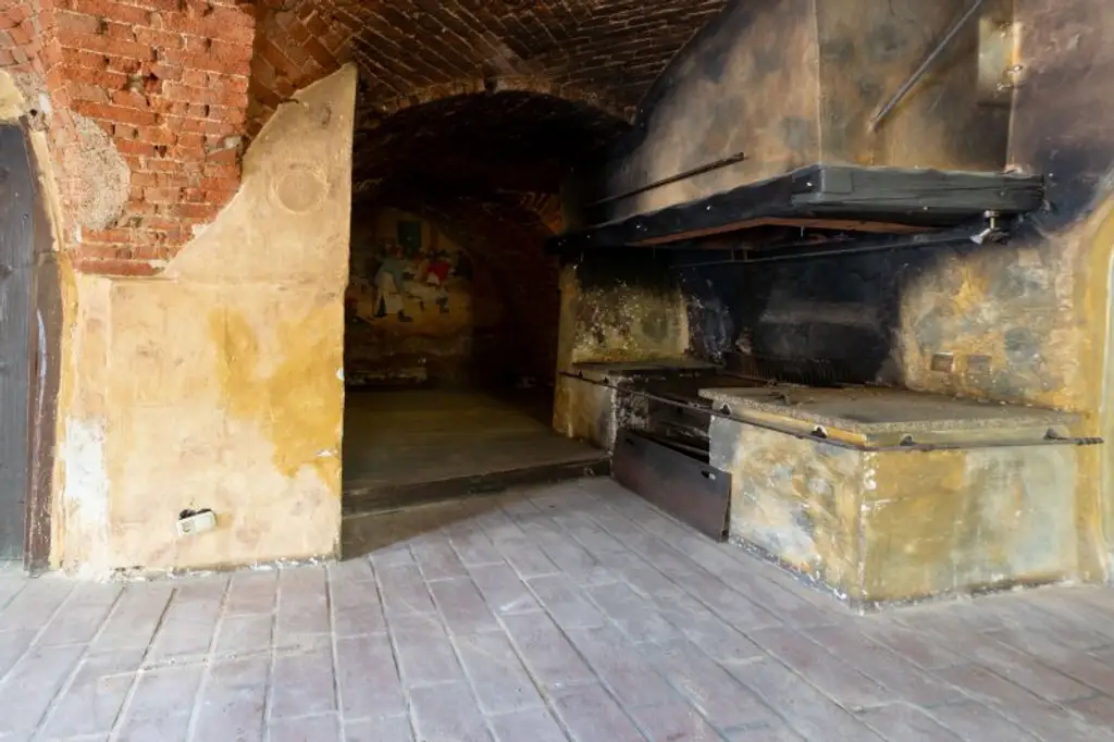 Bestandsfreies Mehrparteienhaus mit 5 Wohnungen + 1 Geschäftslokal in Toplage von Obernberg am Inn zu kaufen!