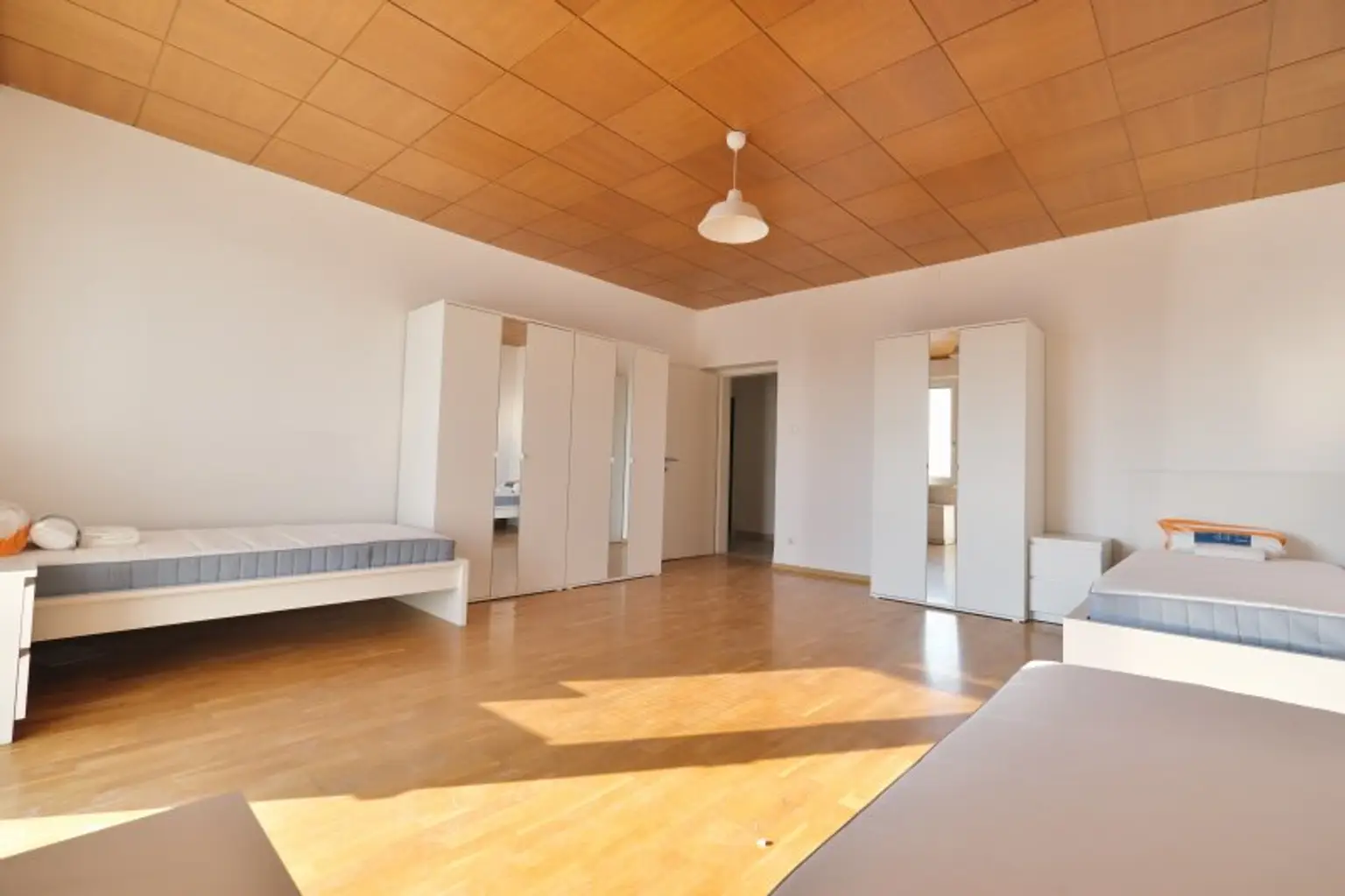 145 m² möblierte 5-Zimmer-Dachterrassenwohnung mit Untervermietrecht bzw. als WG / Arbeiterquartier