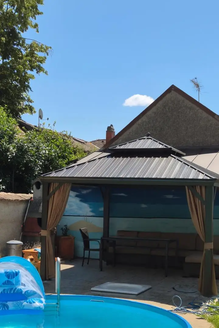 Pergola chillen am Pool