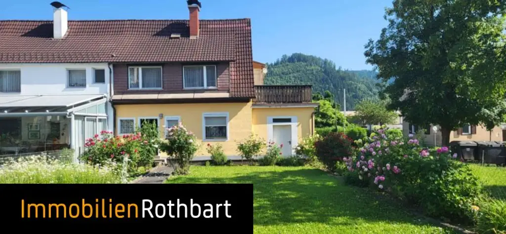 Eckreihenhaus mit Grund und kleinem Vorgarten in ruhiger Wohngegend!