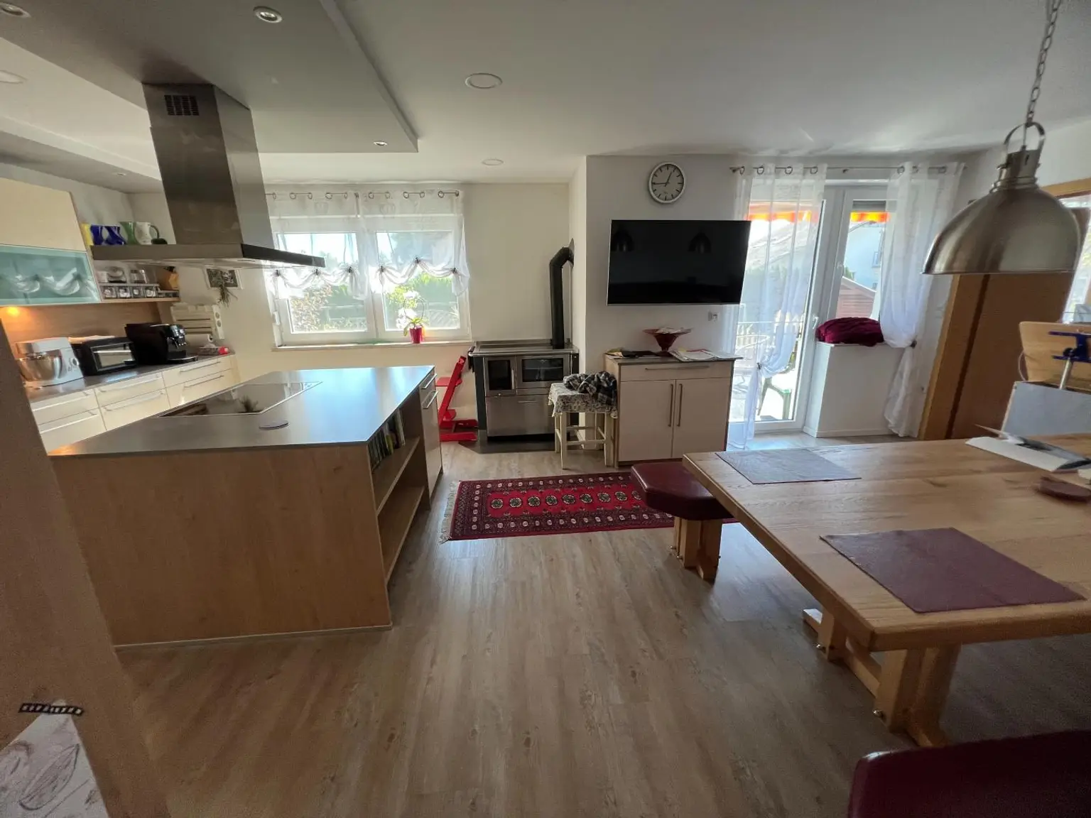OPEN HOUSE! Großzügiges leistbares Wohnhaus mit 3 getrennte Wohneinheiten, Traumgarten, Doppelgarage und vielen Parkplätzen Tuffeltsham in Redlham