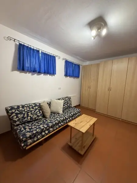 Möbliertes Einfamilienhaus mit Garten, Pool und Sauna