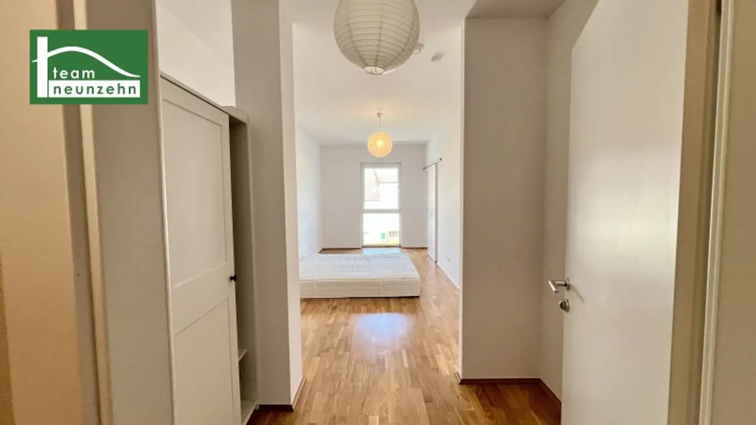 2 Zimmer-Wohnung in generalsaniertem Neubau mit ca. 6m2 Balkon.