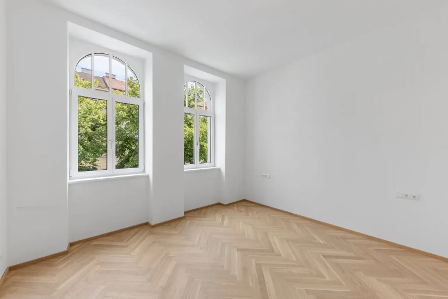 4-Zimmer-Altbaueigentumswohnung in generalsaniertem Altbau mit Balkon