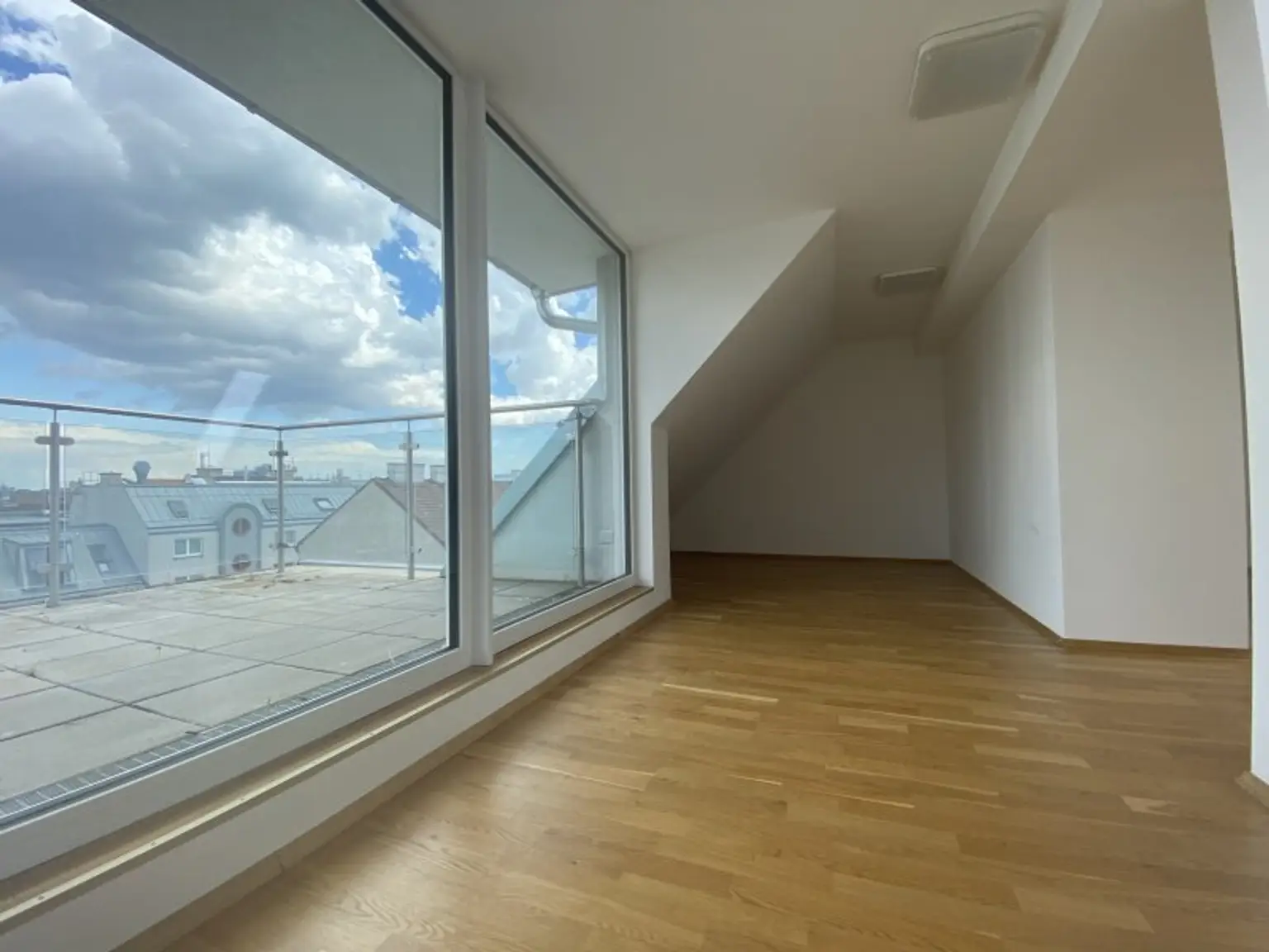 Klimatisierte Dachterrassenwohnung - schöne Terrasse nach Osten - Nahe U1-Keplerplatz