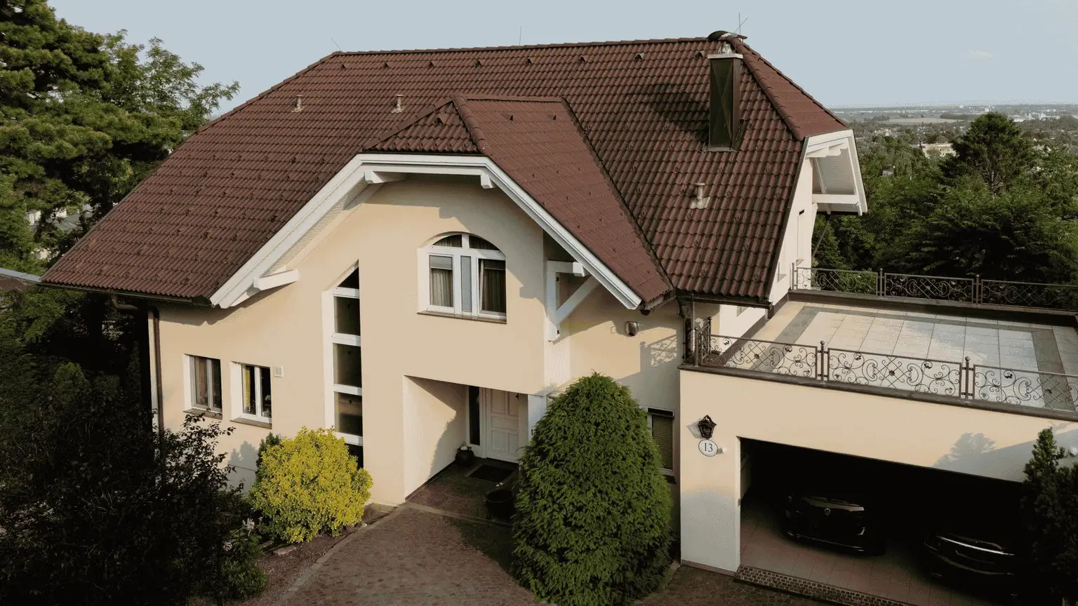 Luxuriöse Villa mit Panoramablick, Swimmingpool und großem Garten in Baden bei Wien