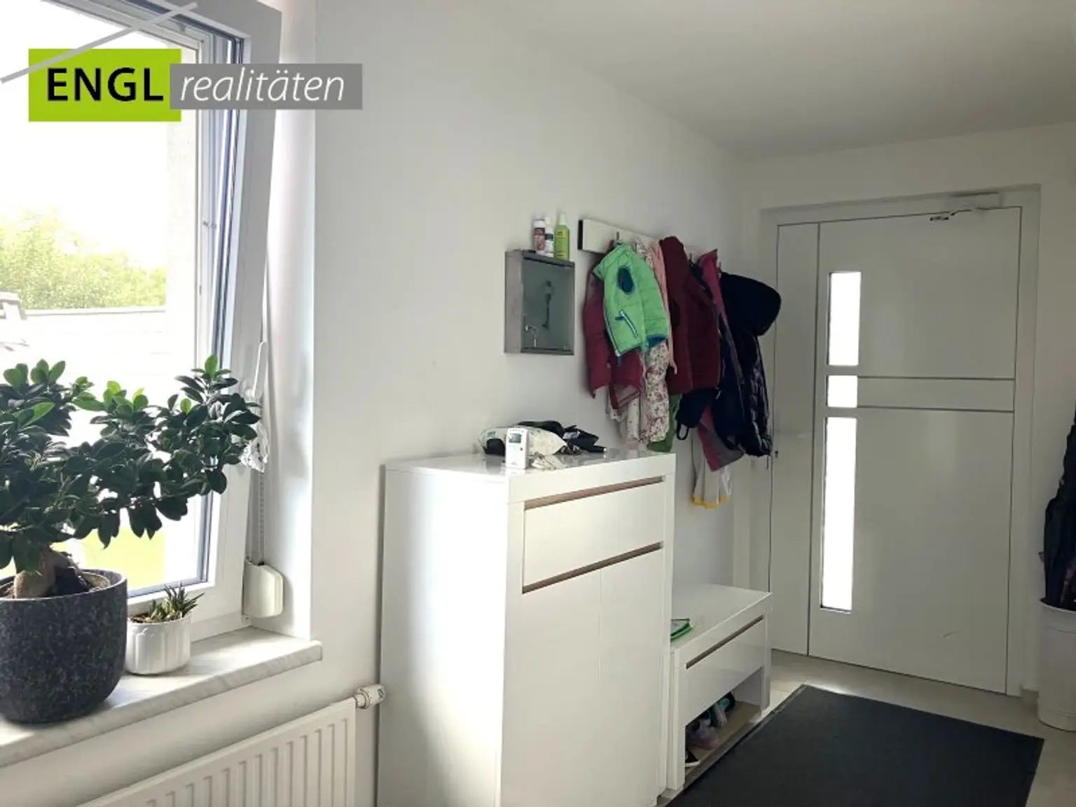 Familien-Idylle mit Pool und nachhaltiger Energieversorgung