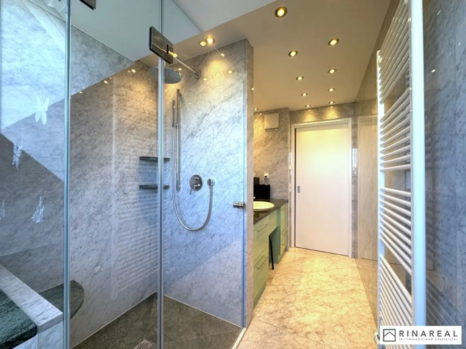 HUTWEIDENGASSE | Exklusives Penthouse mit traumhafter Dachterrasse | 3 Zimmer | ca. 99 m² Wohnfläche | teilmöbliert | zzgl. Duplex-Stellplatz