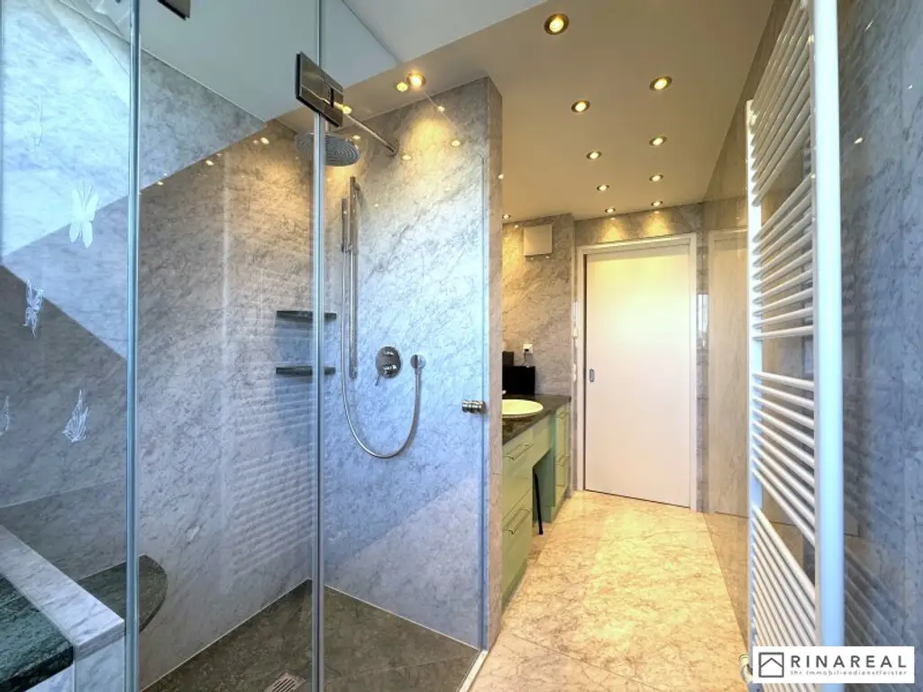 HUTWEIDENGASSE | Exklusives Penthouse mit traumhafter Dachterrasse | 3 Zimmer | ca. 99 m² Wohnfläche | teilmöbliert | zzgl. Duplex-Stellplatz