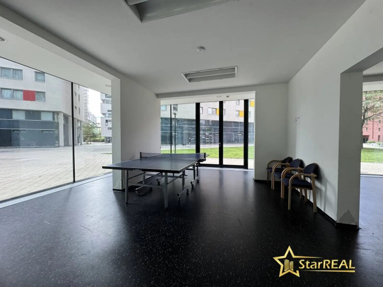 20. STOCK! TOP-WOHNUNG IM DELUGAN MEISSL TOWER. GARAGENPLATZ VORHANDEN. Sauna und Fitnessraum im Haus.
