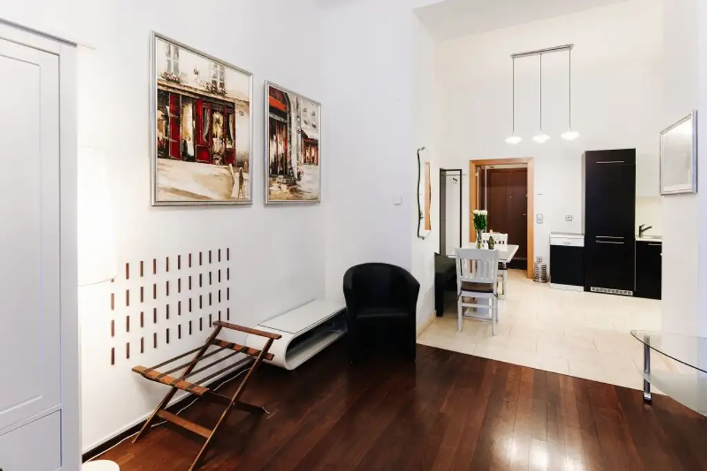 Stilvolle Altbauwohnung im Herzen der Wiener Innenstadt – vollmöbliert und sofort bezugsfertig