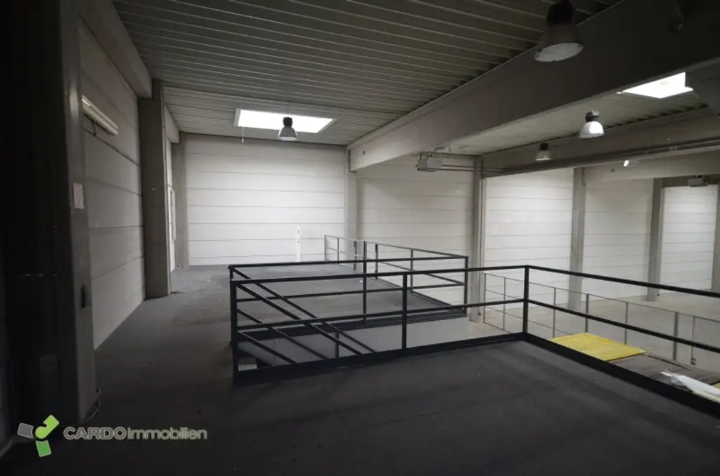 Halle und Lager 425m², 340m², 414m² für Veranstaltungen oder Lager, 2 Gewerbeobjekte nebeneinander mit große Parkplatz, entweder zusammen oder einzeln zu vermieten