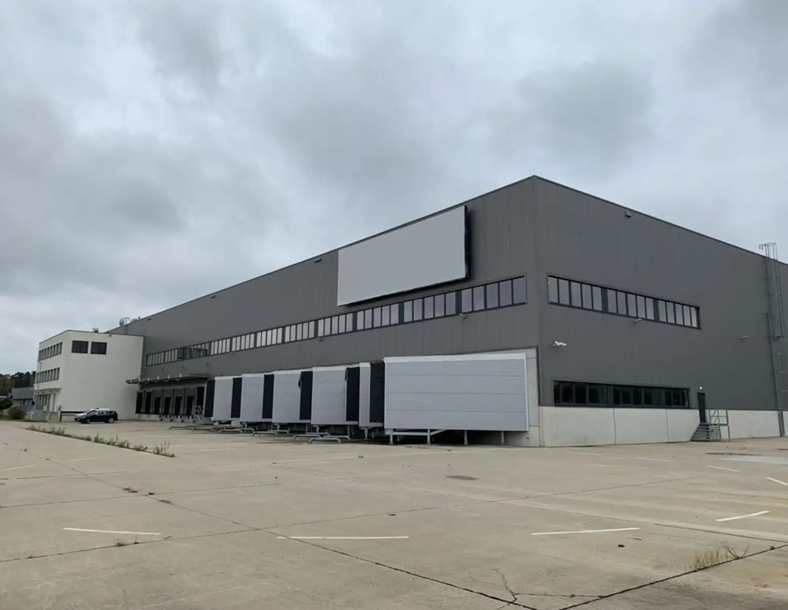 Log Center - Neuwertige Lager-, Produktions- und Büroflächen zur Miete, südlich von Graz
