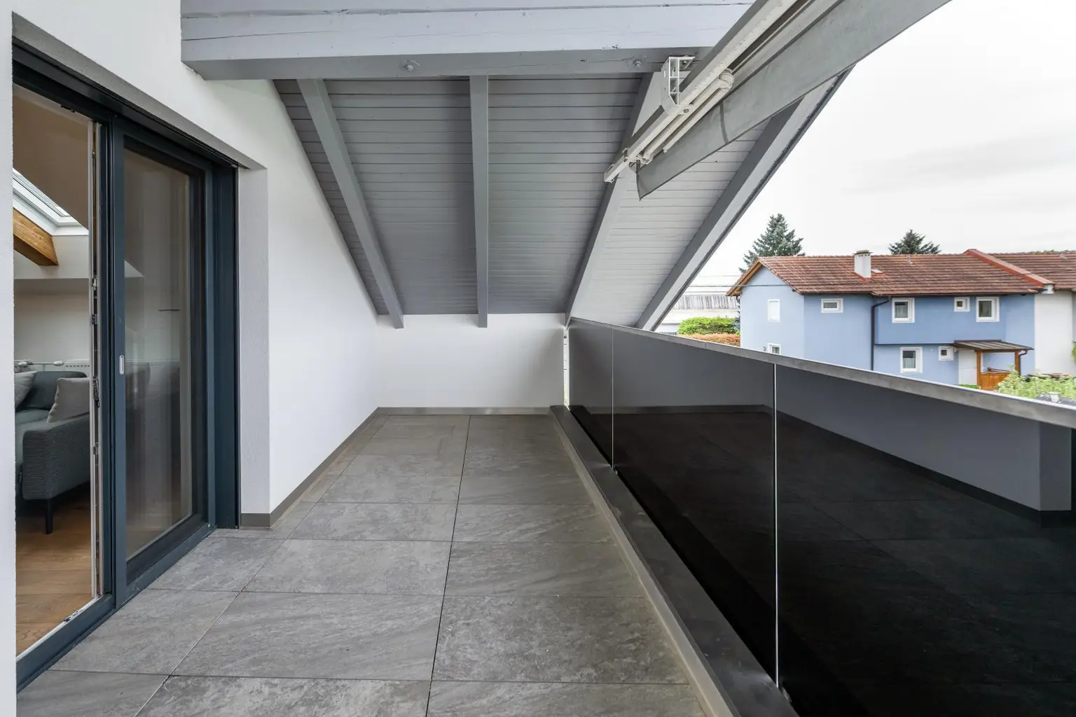 Große Westterrasse OG
