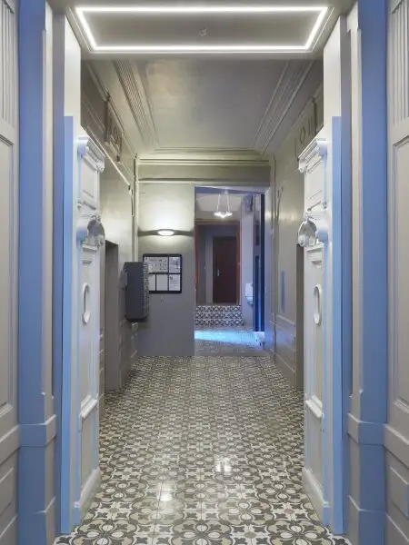 Exklusive Altbau-Residenz mit modernster Technik – hofseitige 2-Zimmerwohnung mit Balkon beim Naschmarkt